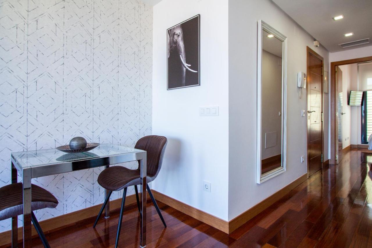 Apartamentos Castilla Luz Business Madrid Esterno foto