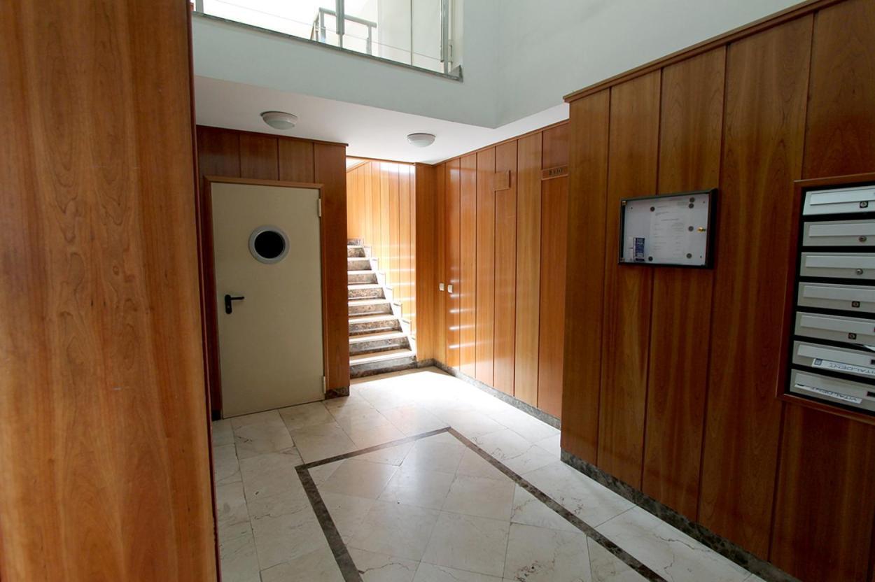 Apartamentos Castilla Luz Business Madrid Esterno foto